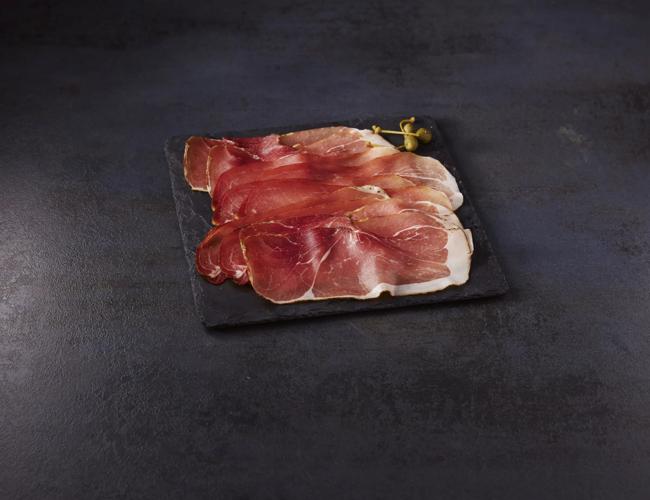 Le jambon noir du Périgord, l’invité parfait d’une tomate-mozza !