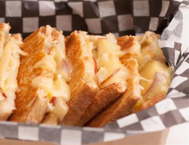 Croque-Monsieur à la raclette