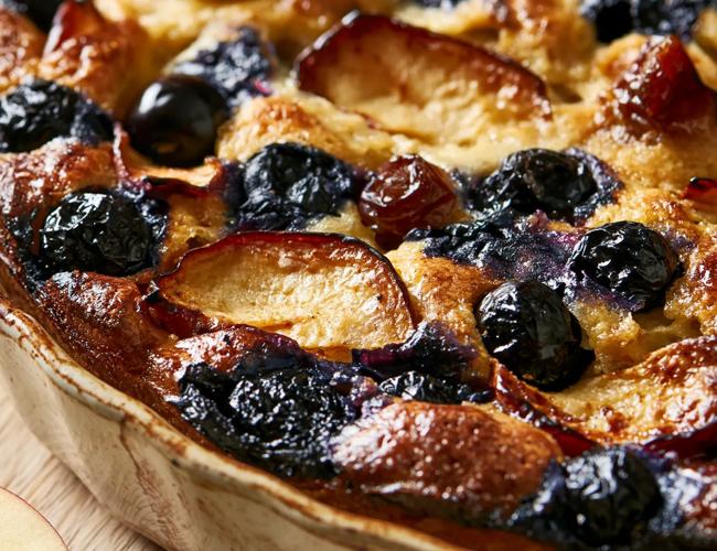 Clafoutis pommes, miel et raisins frais